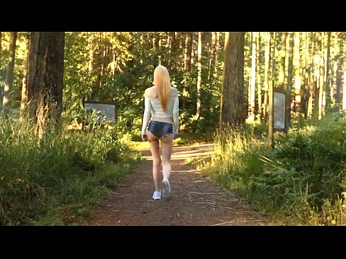 ❤️ Vakker kvinne beveger seg sakte, ikke nakenvideo ☑ Porno ved no.hentai-menu.ru ️❤