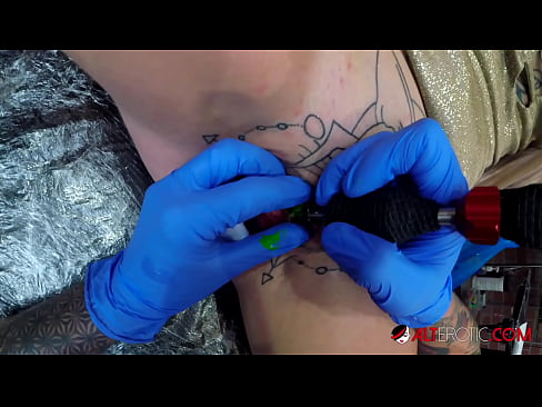 ❤️ Ekstremt tatovert hottie Sully Savage tok en tatovering på klitoris ☑ Porno ved no.hentai-menu.ru ️❤